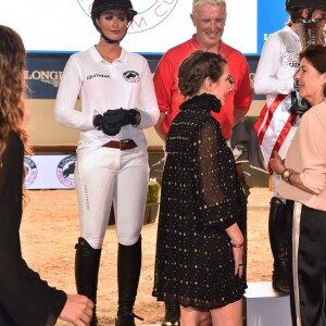 Charlotte Casiraghi, enceinte, et sa mère la princesse Caroline de Hanovre le 29 juin 2018 lors de la remise des prix de la Pro Am Cup, une épreuve qu'elle parraine, au Jumping de Monte-Carlo, étape du Longines Global Champions Tour. © Bruno Bebert/Bestimage