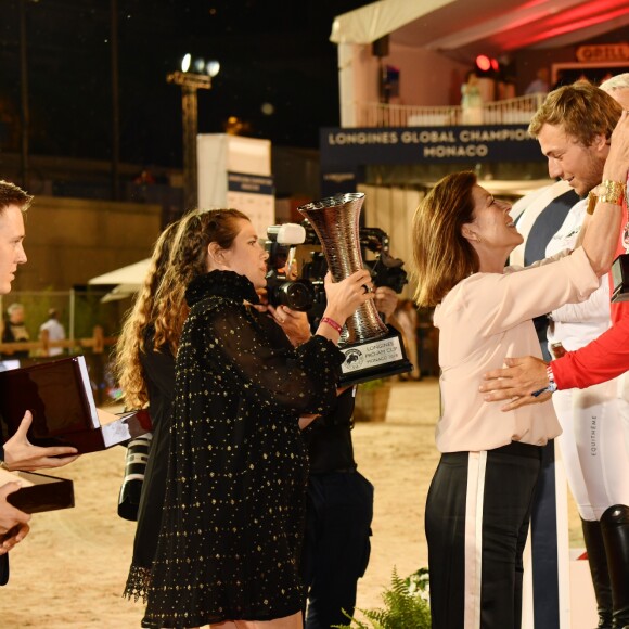 Charlotte Casiraghi, enceinte, et sa mère la princesse Caroline de Hanovre le 29 juin 2018 lors de la remise des prix de la Pro Am Cup, une épreuve qu'elle parraine, au Jumping de Monte-Carlo, étape du Longines Global Champions Tour. © Bruno Bebert/Bestimage