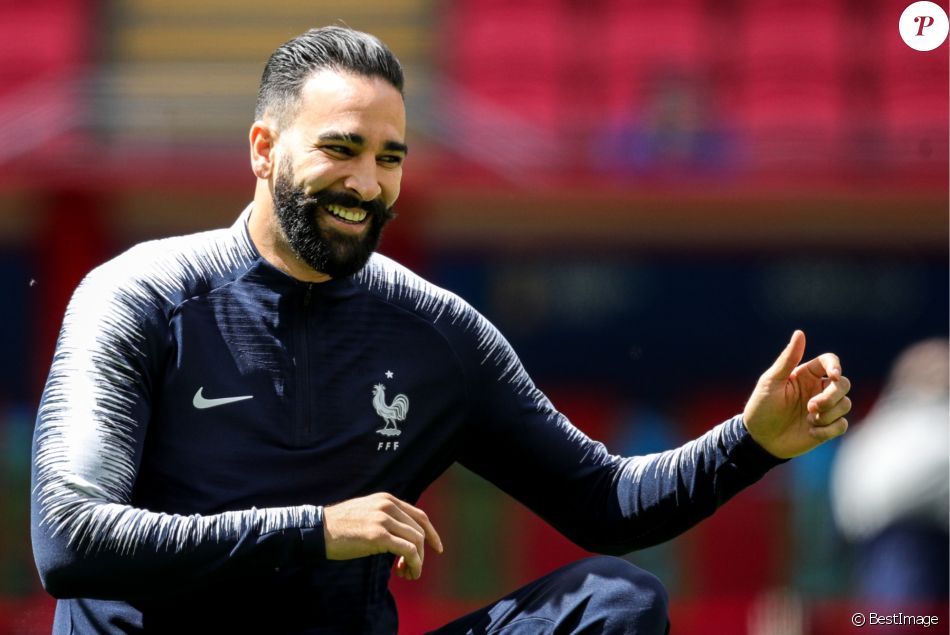 Adil Rami Fra Adil Rami - L'équipe de France de football pendant un entraînement lors ...