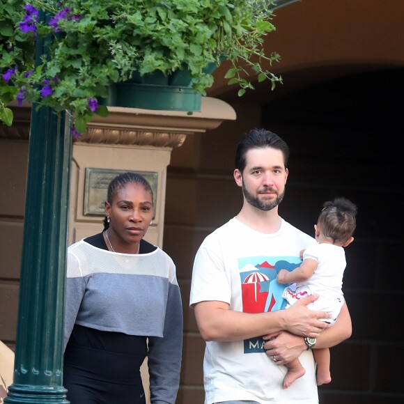 Exclusif - La 9ème joueuse mondiale de tennis Serena Williams a visité le parc Disneyland Paris avec son mari Alexis Ohanian et leur fille Alexis Olympia Ohanian Jr et des membres de leur famille dont Oracene Price à Marne-la-Vallée le 7 juin 2018.