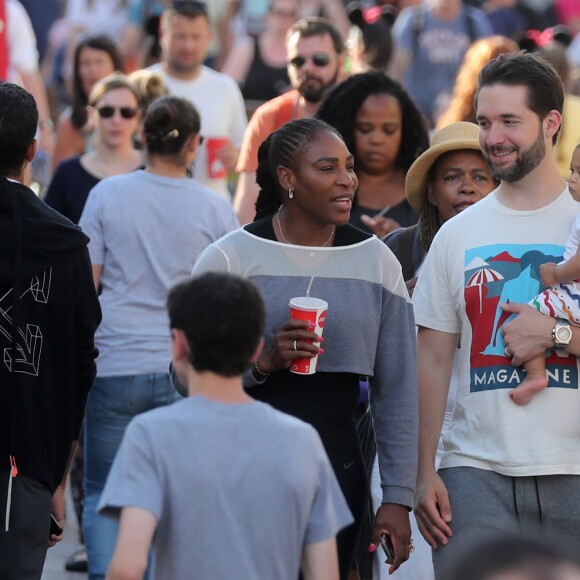 Exclusif - La 9ème joueuse mondiale de tennis Serena Williams a visité le parc Disneyland Paris avec son mari Alexis Ohanian et leur fille Alexis Olympia Ohanian Jr et des membres de leur famille dont Oracene Price à Marne-la-Vallée le 7 juin 2018.