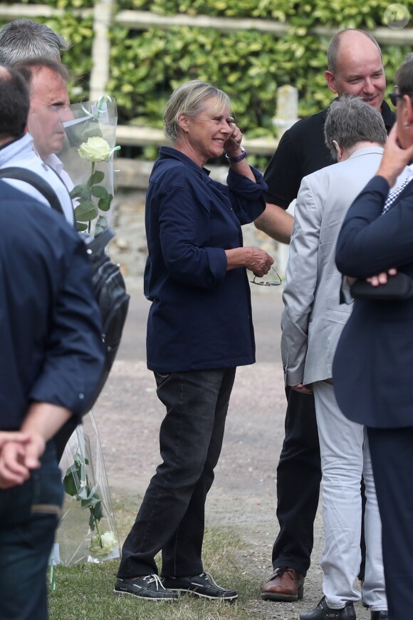 Dorothée (Frédérique Hoschedé) - Obsèques de François Corbier (Alain Roux de son vrai nom) au cimetière de Serez dans l'Eure le 5 juillet 2018.