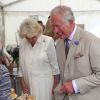 Le prince Charles et Camilla Parker Bowles, duchesse de Cornouailles, en visite à Llandovery. Le 4 juillet 2018