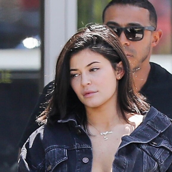 Exclusif - Kylie Jenner fait du shopping à Calabasas le 23 juin 2018