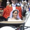 Le prince Harry, duc de Sussex, et Meghan Markle, duchesse de Sussex, en calèche à la sortie du château de Windsor après leur mariage le 19 mai 2018