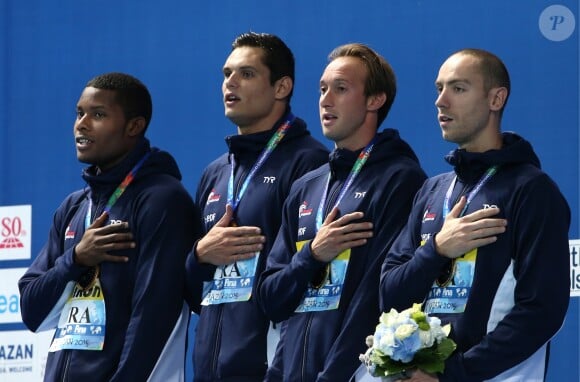 Mehdy Metella, Florent Manaudou, Fabien Gilot et Jérémy Stravius - Les français, médaillés d'or du 4x100m de nage libre lors des championnats du monde de natation à Kazan en Russie. Le 2 août 2015.