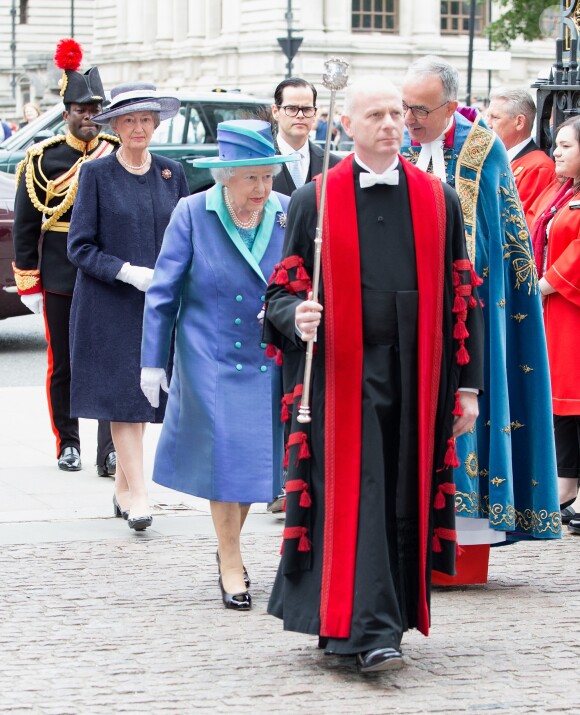 La reine Elizabeth II d'Angleterre arrive à l'abbaye de Westminster, le 10 juillet 2018 à Londres, pour le service marquant le centenaire de la Royal Air Force (RAF).