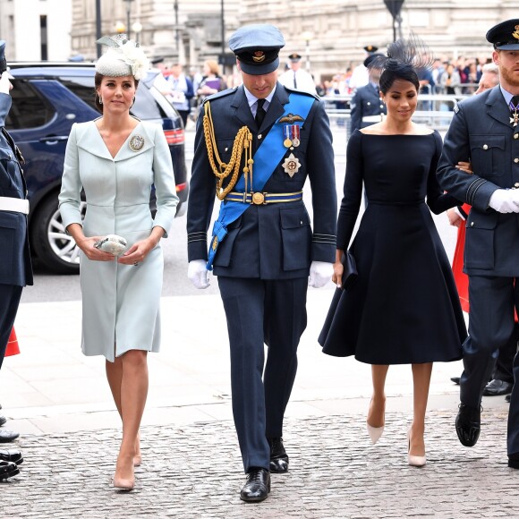 La duchesse Catherine de Cambridge (Kate Middleton), le prince William, la duchesse Meghan de Sussex (Meghan Markle) et le prince Harry arrivant à l'abbaye de Westminster, le 10 juillet 2018 à Londres, pour le service marquant le centenaire de la Royal Air Force (RAF).