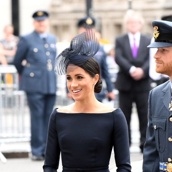 La duchesse Meghan de Sussex (Meghan Markle) et le prince Harry à l'abbaye de Westminster, le 10 juillet 2018 à Londres, pour le service marquant le centenaire de la Royal Air Force (RAF).