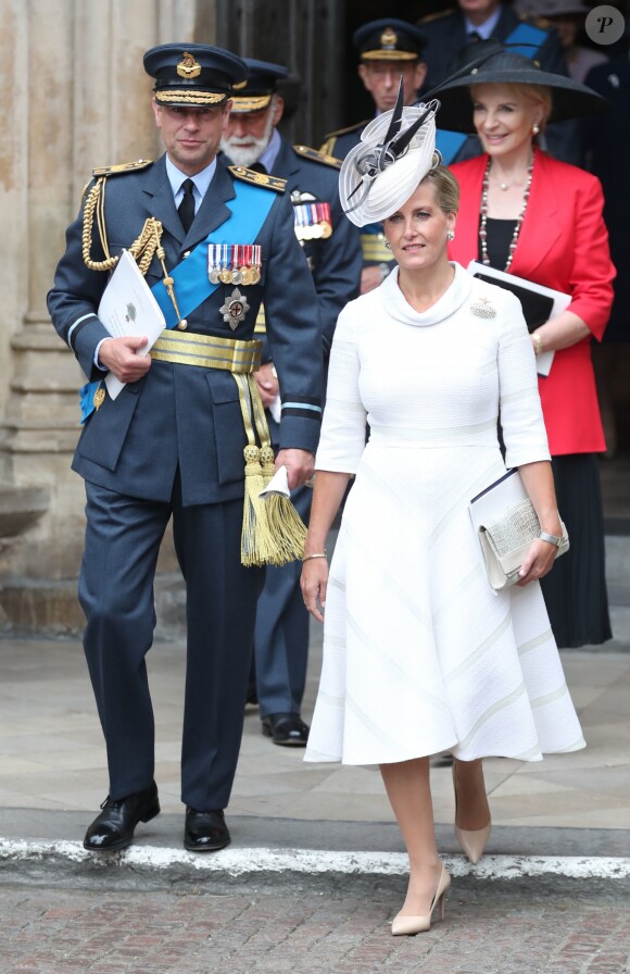 Le prince Edward et la comtesse Sophie de Wessex à la sortie de l'abbaye de Westminster, le 10 juillet 2018 à Londres, lors du service marquant le centenaire de la Royal Air Force (RAF).