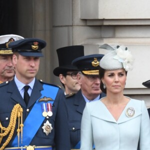 Le prince William, la duchesse Catherine de Cambridge, le prince Harry et la duchesse Meghan de Sussex ainsi que la famille royale ont assisté à une cérémonie dans la cour intérieur du palais de Buckingham le 10 juillet 2018 à Londres dans le cadre des célébrations du centenaire de la RAF.