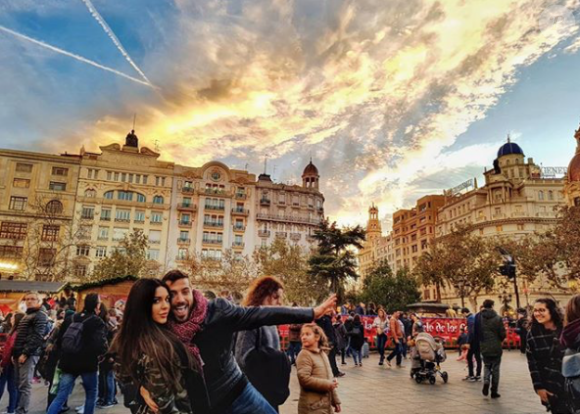 Alain et Laura (Secret Story 11) en amoureux à Valence en Espagne, fin décembre 2017.