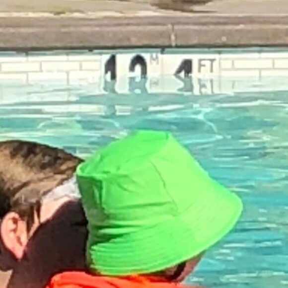 Exclusif - Tori Spelling passe du bon temps en famille avec son mari Dean McDermott et ses enfants Hattie, Finn, Beau, Liam et Stella. Palm Springs, le 17 juin 2018.