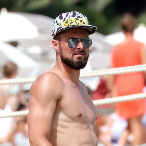 Olivier Giroud sur la plage de Pampelonne le 22 juillet 2016