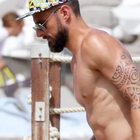 Olivier Giroud sur la plage de Pampelonne le 22 juillet 2016