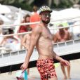 Olivier Giroud sur la plage de Pampelonne le 22 juillet 2016