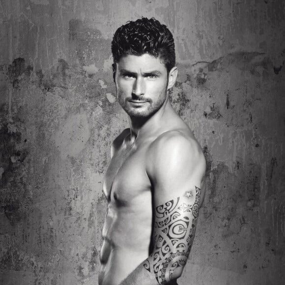 Olivier Giroud prend la pose dans le calendrier 2014 des Dieux du stade