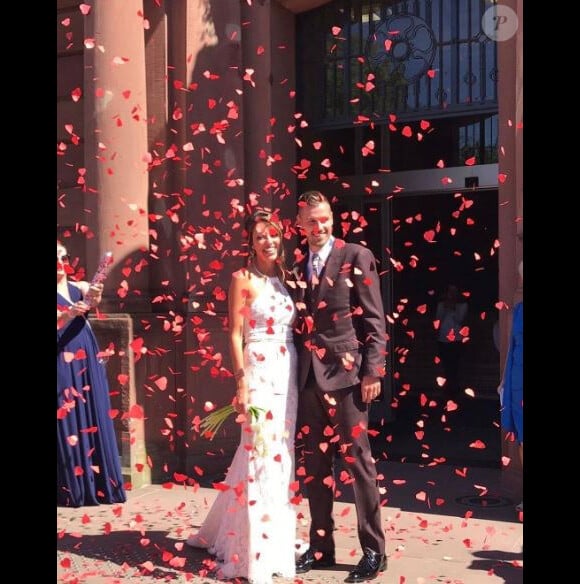 Le footballeur Morgan Schneiderlin annonce son mariage avec Camille Sold (Koh-Lanta 2012), qui a eu lieu le 8 juin 2017, sur sa page Instagram le 12 juin 2017.