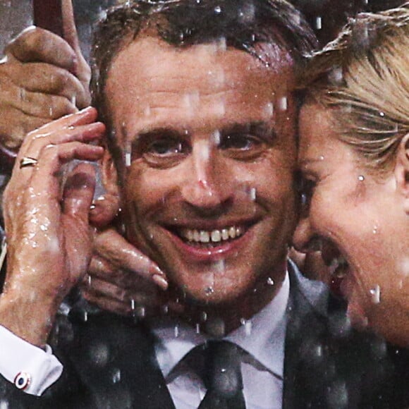 Emmanuel Macron célèbre la victoire de la France face à la Croatie (4-2) en finale de la Coupe du Monde 2018 (FIFA World Cup Russia2018), le 15 juillet 2018.