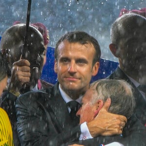 Le président Emmanuel Macron avec Didier Deschamps - Finale de la Coupe du Monde de Football 2018 en Russie à Moscou, opposant la France à la Croatie (4-2) le 15 juillet 2018 © Moreau-Perusseau / Bestimage