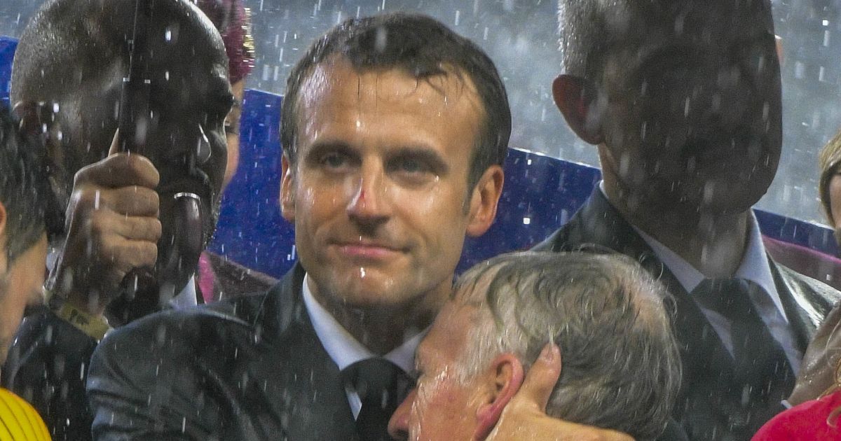 Le président Emmanuel Macron avec Didier Deschamps - Finale de la Coupe ...