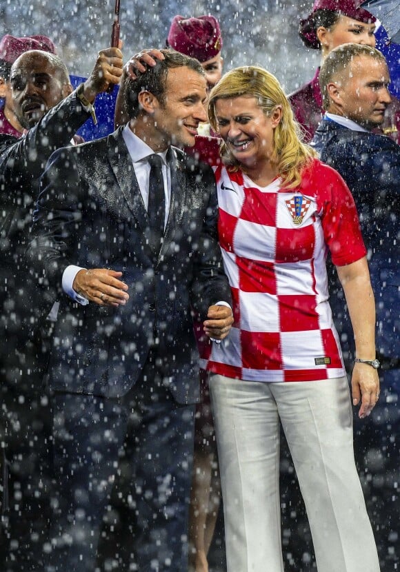 Le président français Emmanuel Macron et la présidente Croate Kolinda Grabar-Kitarovic - Finale de la Coupe du Monde de Football 2018 en Russie à Moscou, opposant la France à la Croatie (4-2) le 15 juillet 2018 © Moreau-Perusseau / Bestimage