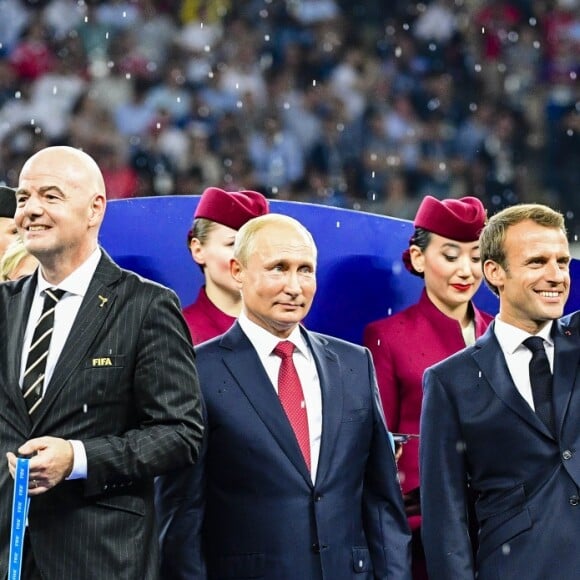 Gianni Infantino, Vladimir Poutine, le président français Emmanuel Macron et la présidente Croate Kolinda Grabar-Kitarovic - Finale de la Coupe du Monde de Football 2018 en Russie à Moscou, opposant la France à la Croatie (4-2) le 15 juillet 2018 © Moreau-Perusseau / Bestimage