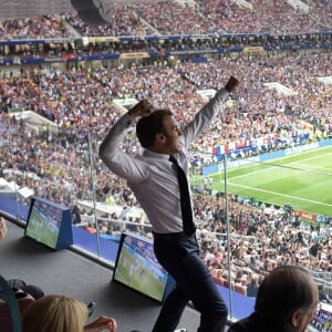 Emmanuel Macron lors de la victoire de l'équipe de France en Russie, le 15 juillet 2018.