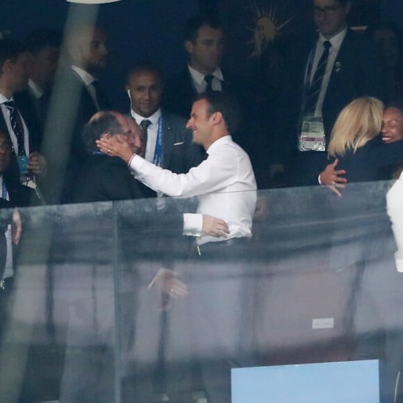 Noël Le Graët, président de la FFF, la première dame Brigitte Macron et son mari le président français Emmanuel Macron, Laura Flessel et la présidente Croate Kolinda Grabar-Kitarovic - People au stade Loujniki lors de la finale de la Coupe du Monde de Football 2018 à Moscou, opposant la France à la Croatie à Moscou le 15 juillet 2018 © Cyril Moreau / Bestimage