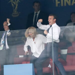 Noël Le Graët, président de la FFF, la première dame Brigitte Macron et son mari le président français Emmanuel Macron - People au stade Loujniki lors de la finale de la Coupe du Monde de Football 2018 à Moscou, opposant la France à la Croatie à Moscou le 15 juillet 2018 © Cyril Moreau/Bestimage