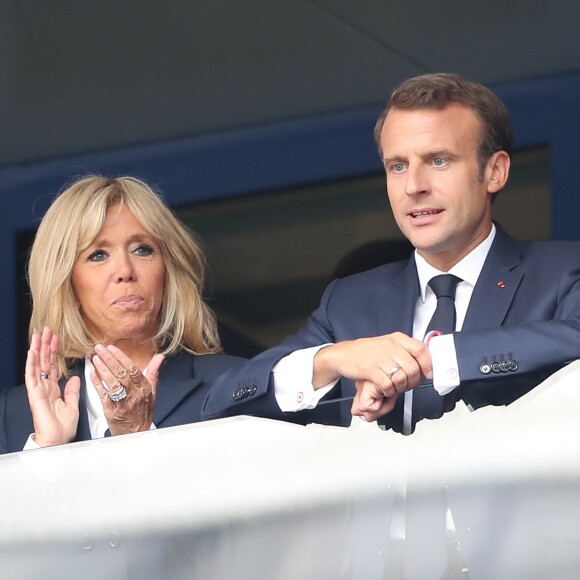 Le président français Emmanuel Macron et sa femme la première dame Brigitte Macron - People au stade Loujniki lors de la finale de la Coupe du Monde de Football 2018 à Moscou, opposant la France à la Croatie à Moscou le 15 juillet 2018 © Cyril Moreau/Bestimage