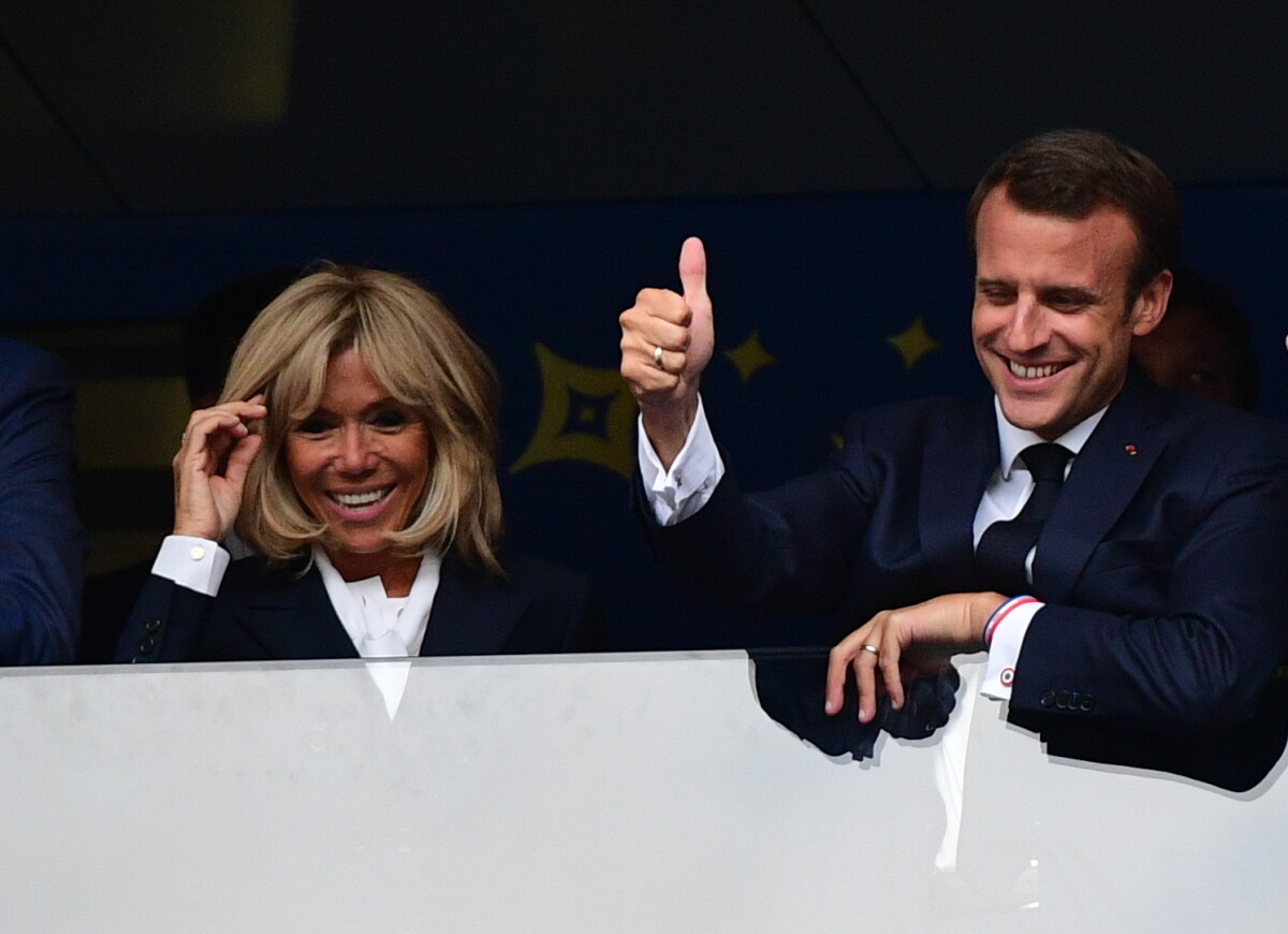 Photo : Brigitte et Emmanuel Macron - People au stade Loujniki lors de ...