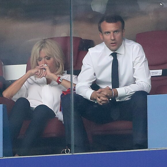La première dame Brigitte Macron et son mari le président français Emmanuel Macron - People au stade Loujniki lors de la finale de la Coupe du Monde de Football 2018 à Moscou, opposant la France à la Croatie à Moscou le 15 juillet 2018 .© Cyril Moreau/Bestimage