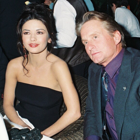 Catherine Zeta-Jones et Michael Douglas lors de leur première rencontre au Festival de Deauville en septembre 1998.
