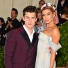 Shawn Mendes et Hailey Baldwin sur le tapis rouge du Met Gala à New York, le 7 mai 2018.