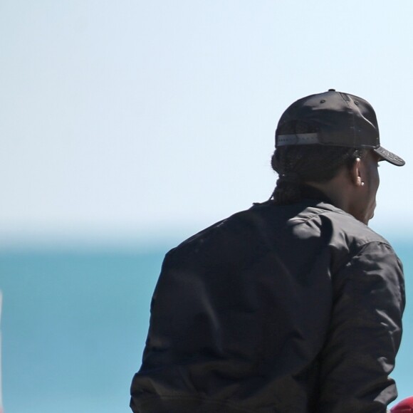 David Banda joue au football sur une plage de Miami le 24 janvier 2016. © CPA/BESTIMAGE