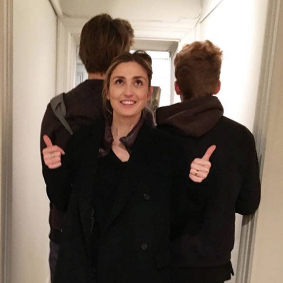 L'actrice et productrice Julie Gayet et ses fils Tadéo et Ezéchiel sur Instagram, le 18 novembre 2016.
