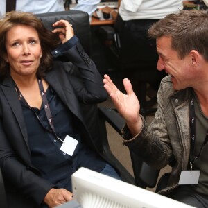 Benjamin Castaldi et Carole Rousseau - Courtier d'un jour pour encourager les clients à passer ce jour là le maximum d'ordres dans la salle des marchés d'Aurel BGC Rue Vivienne à Paris. Le 11 septembre 2014