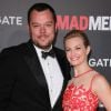 Beth Behrs et son compagnon Michael Gladis au gala "Mad Men Black & Red" à Los Angeles, le 25 mars 2015