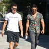 Joe Jonas et Wilmer Valderrama se baladent dans les rues de West Hollywood, le 29 septembre 2016
