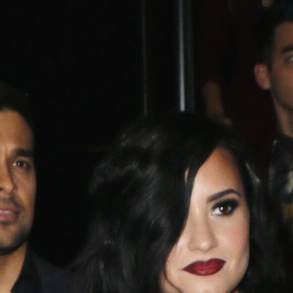 Demi Lovato et son compagnon Wilmer Valderrama arrivent au Craig's restaurant à West Hollywood, le 22 novembre 2015.