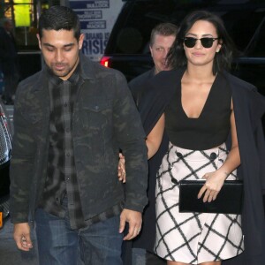 Demi Lovato et son compagnon Wilmer Valderrama main dans la main à New York le 26 octobre 2015.