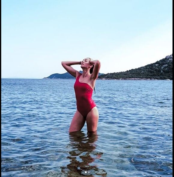 Rachel Legrain-Trapani pose en maillot de bain sur Instagram le 24 juillet 2018.