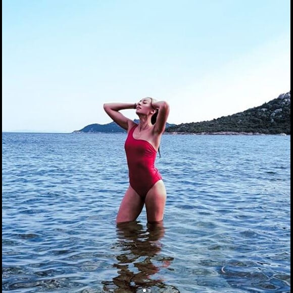 Rachel Legrain-Trapani pose en maillot de bain sur Instagram le 24 juillet 2018.