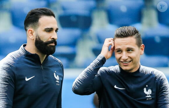 Adil Rami et Florian Thauvin - Entraînement de l'équipe de France de football à la veille de sa demi-finale contre la Belgique à l'occasion de la coupe du monde 2018 en Russie le 9 juillet 2018.