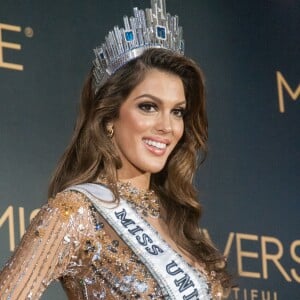 La Française Iris Mittenaere couronnée Miss Univers; choisie face à ses 85 concurrentes, la Française Iris Mittenaere a été élue lundi 30 janvier Miss Univers lors d'un concours télévisé organisé à Pasay, Philippines, le 30 janvier 2017.