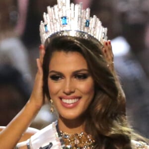 La Française Iris Mittenaere couronnée Miss Univers; choisie face à ses 85 concurrentes, la Française Iris Mittenaere a été élue lundi 30 janvier Miss Univers lors d'un concours télévisé organisé à Pasay, Philippines, le 30 janvier 2017. © Linus Guardian Escandor/Zuma Press/Bestimage