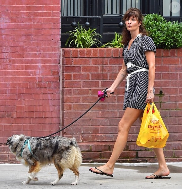 Exclusif - Helena Christensen sort avec son chien dans la rue à New York le 19 juin 2018.