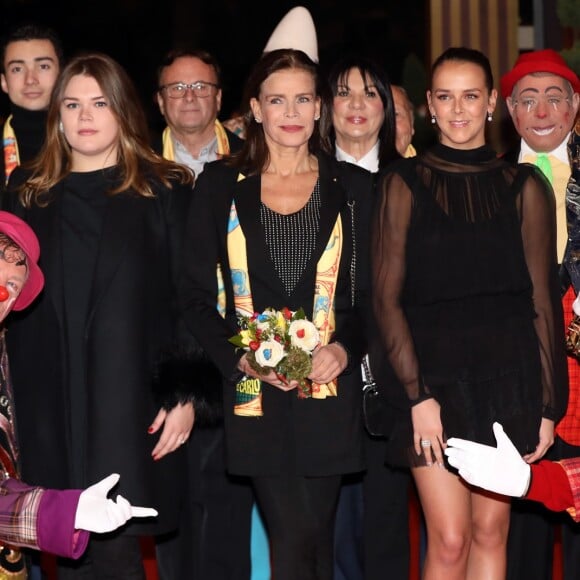 La princesse Stéphanie de Monaco avec ses filles Pauline Ducruet et Camille Gottlieb au 42e Festival International du Cirque de Monte-Carlo, le 19 janvier 2018. © Jean-Charles Vinaj/Pool Monaco/Bestimage