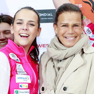 Stéphanie de Monaco et sa fille Pauline Ducruet - Départ du 28e Rallye Aïcha des Gazelles depuis la Place du Palais de Monaco à Monaco le 17 mars 2018. © Claudia Albuquerque/Bestimage